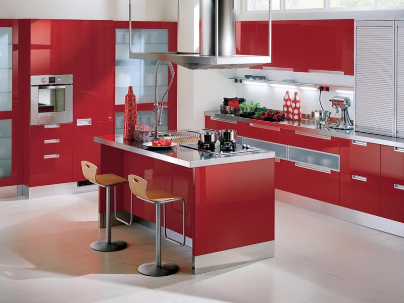 красный цвет в интерьере кухни