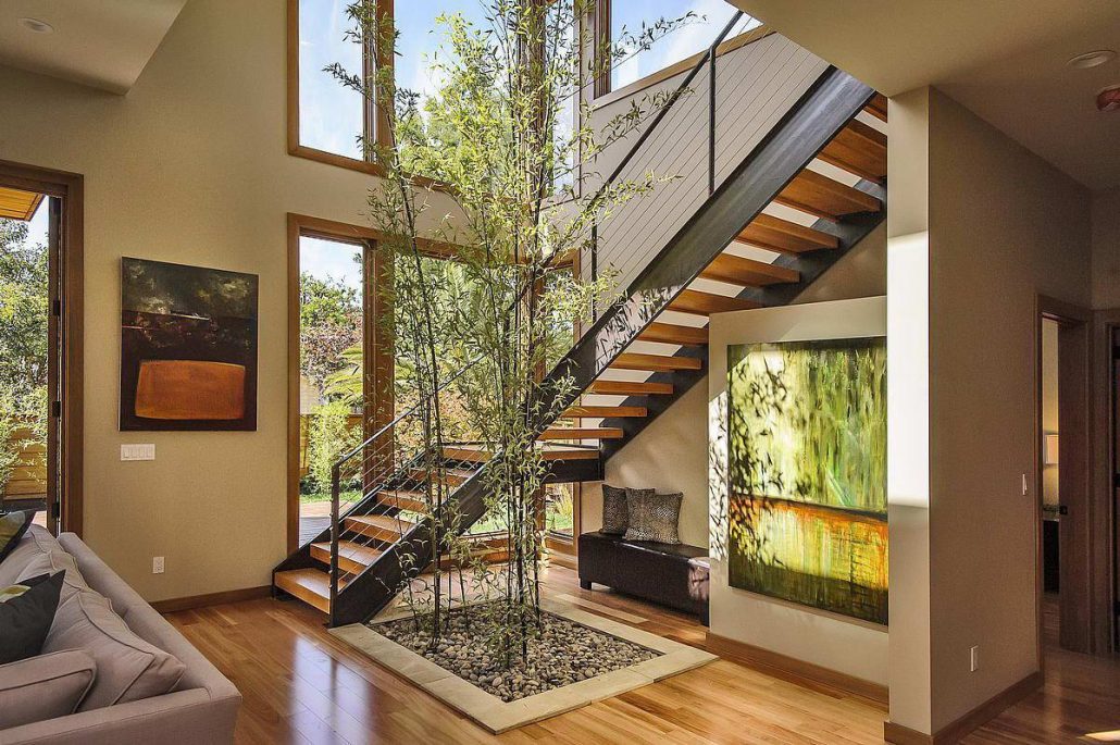 Красивые лестницы в интерьере загородных домов