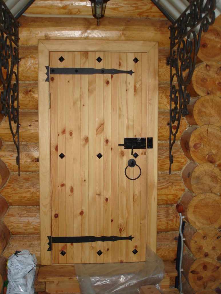 Отрицательные стороны древесины для дверей