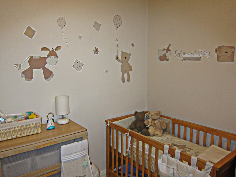Оформляем стены в комнате у ребенка
