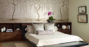 Интерьер спальни с настенной росписью